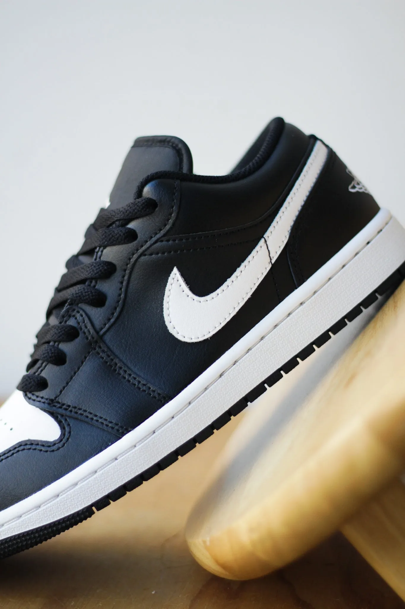AIR JORDAN 1 LOW "BLACK/SUMMIT WHITE"