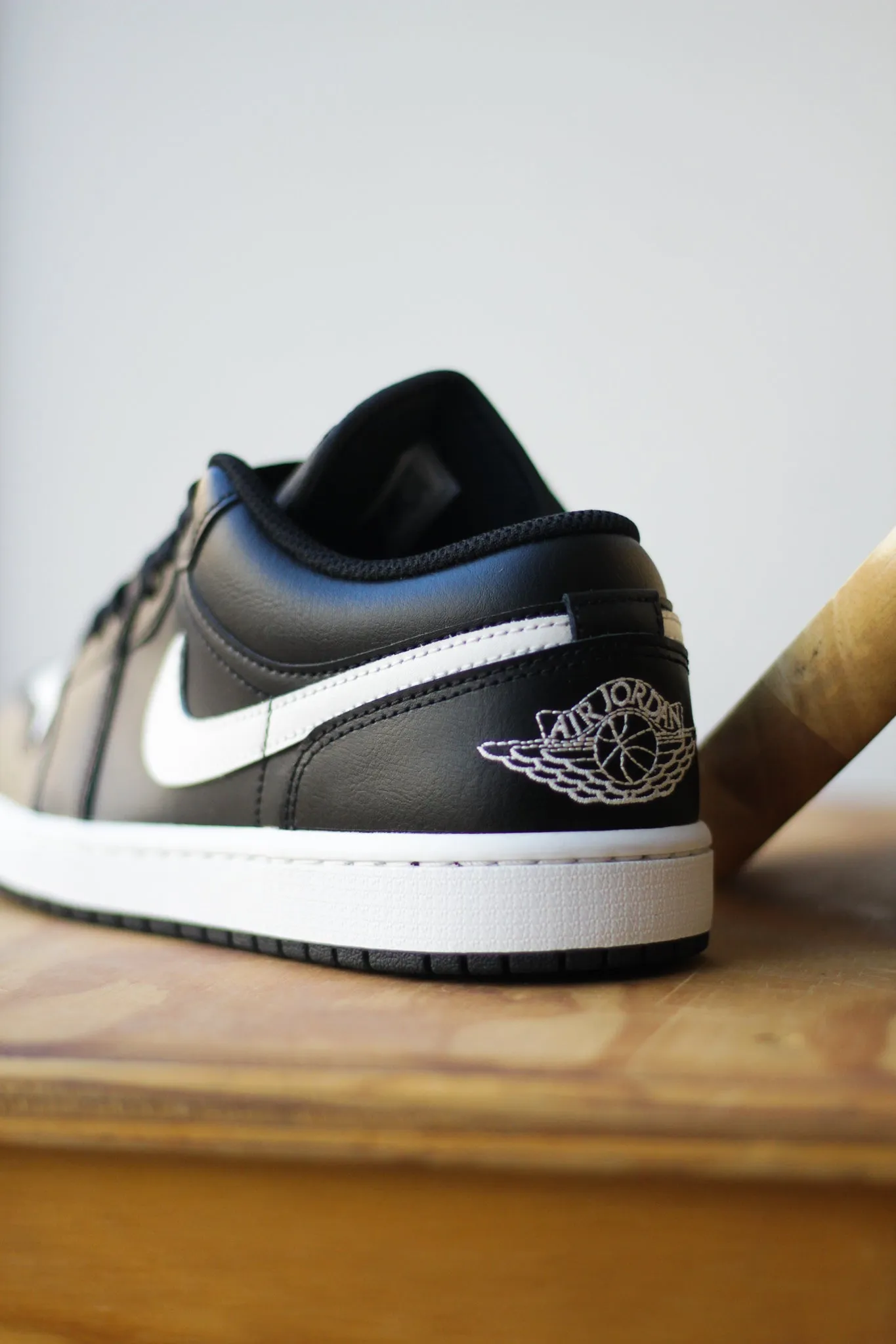 AIR JORDAN 1 LOW "BLACK/SUMMIT WHITE"
