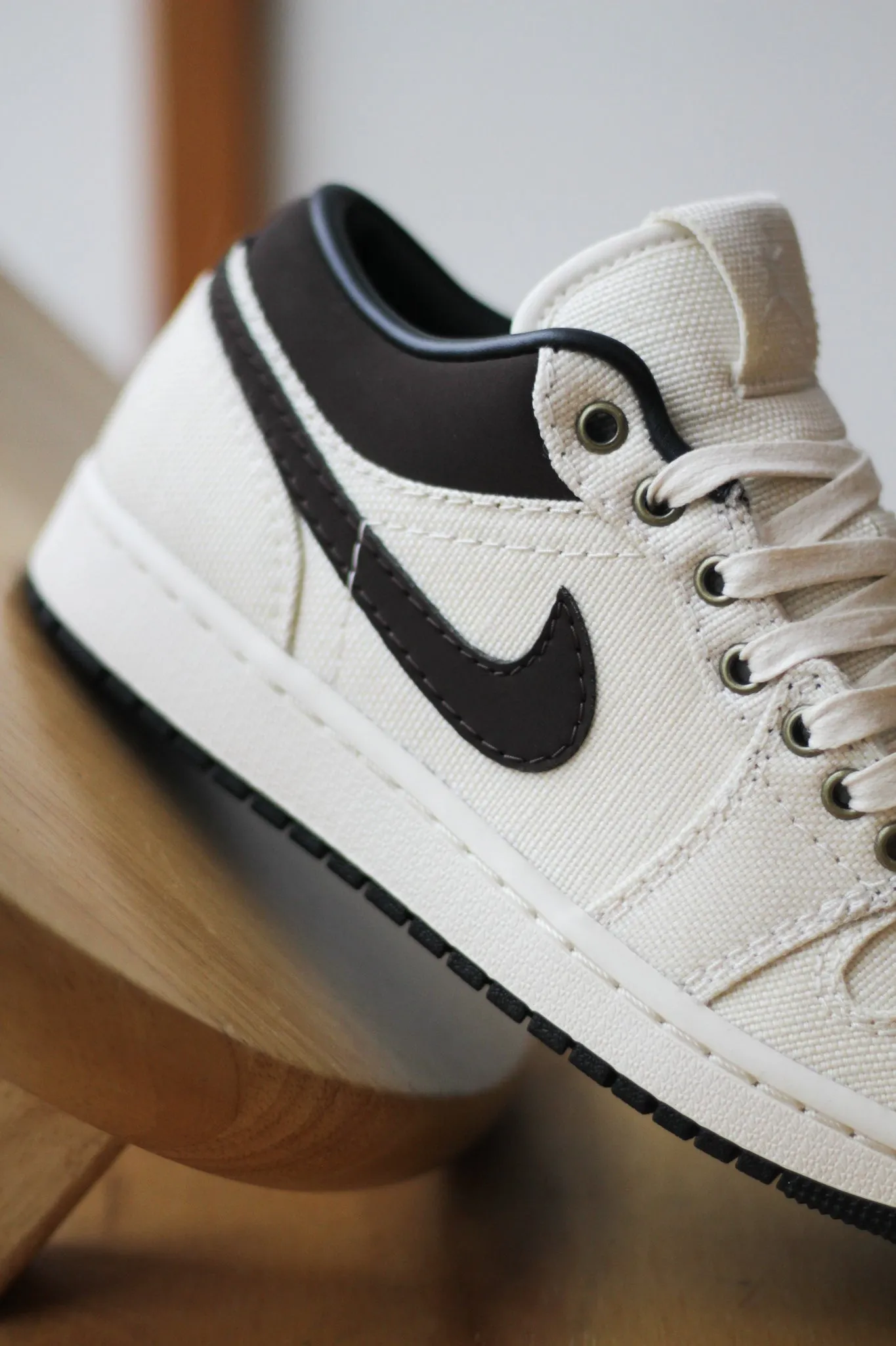 AIR JORDAN LOW PRM "PALE IVORY/BAROQUE BROWN-OFF NOIR"