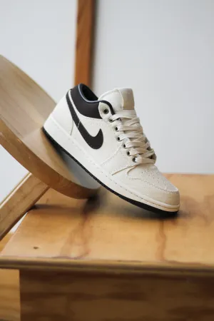 AIR JORDAN LOW PRM "PALE IVORY/BAROQUE BROWN-OFF NOIR"