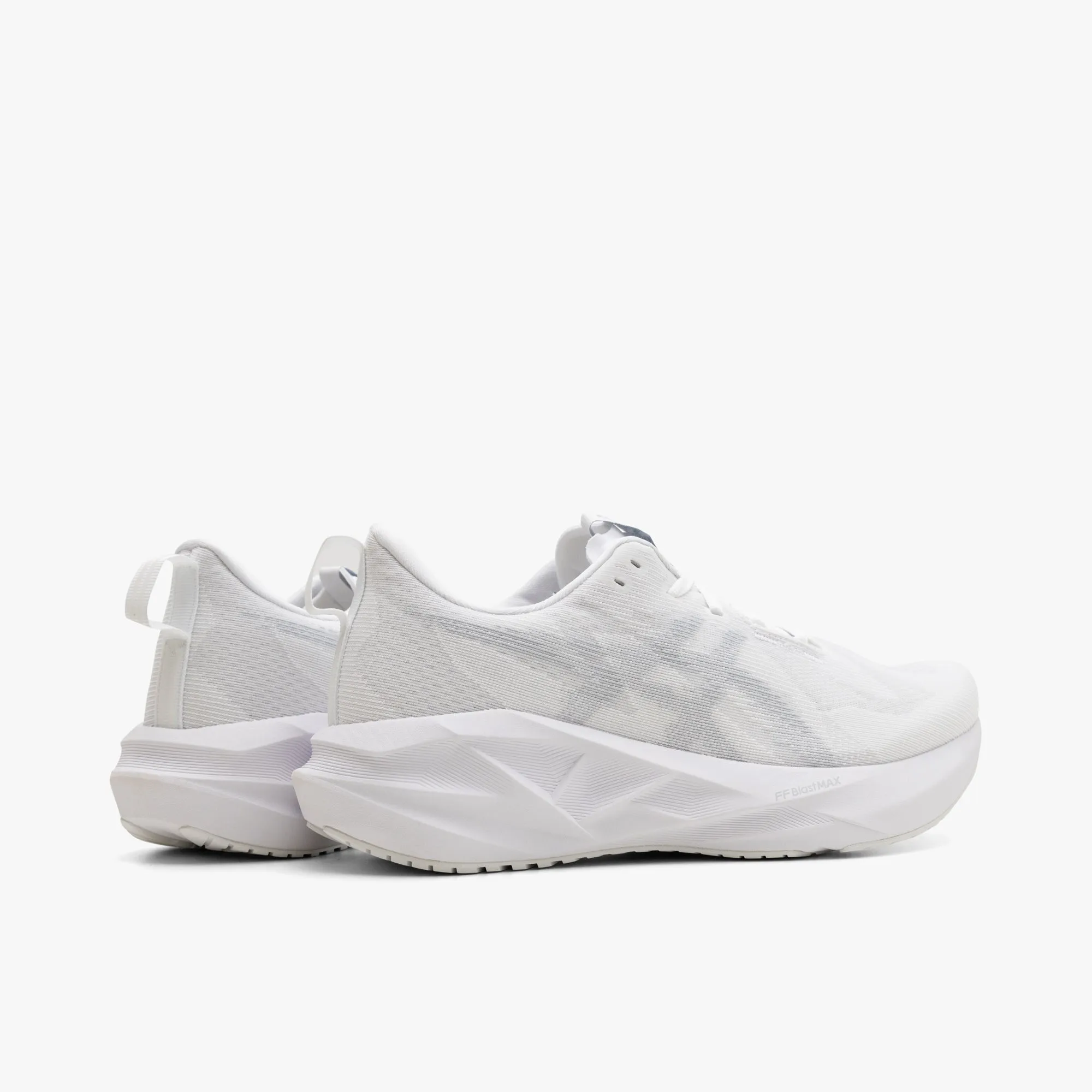 ASICS Novablast 5 White / Piedmont Grey