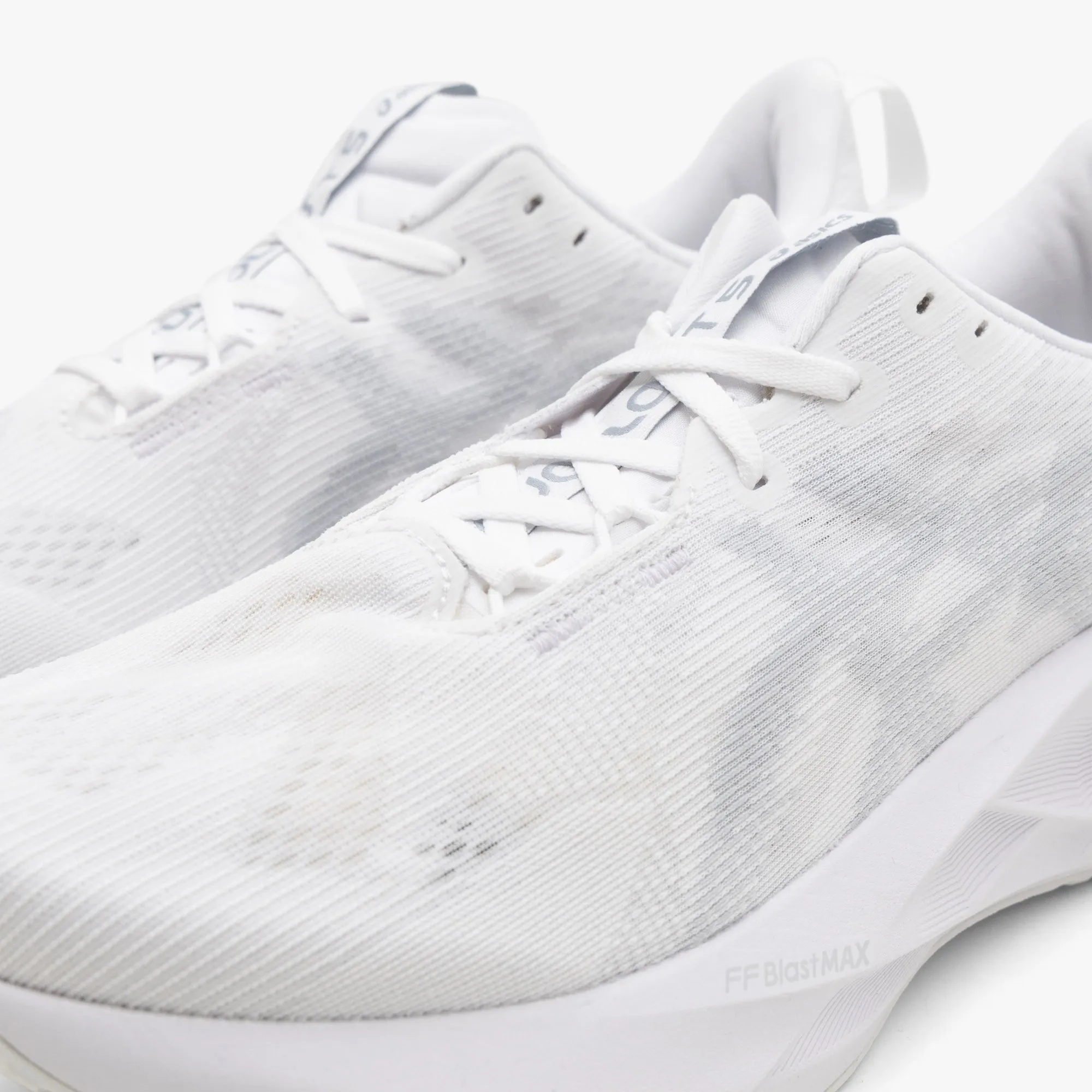 ASICS Novablast 5 White / Piedmont Grey